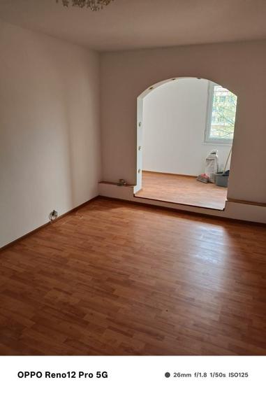 Apartament cu 4 camere semidecomandat în Central