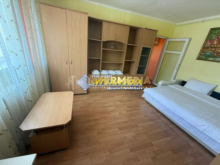 Garsonieră decomandată, mobilată în Cetate
