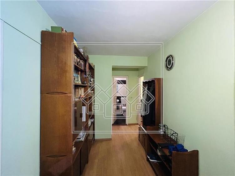Apartament cu 3 camere decomandat în Ștrand