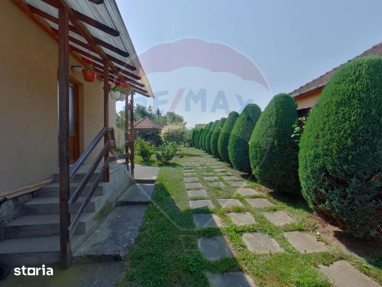 Casă cu 4 camere cu Teren 1439 Mp în Central