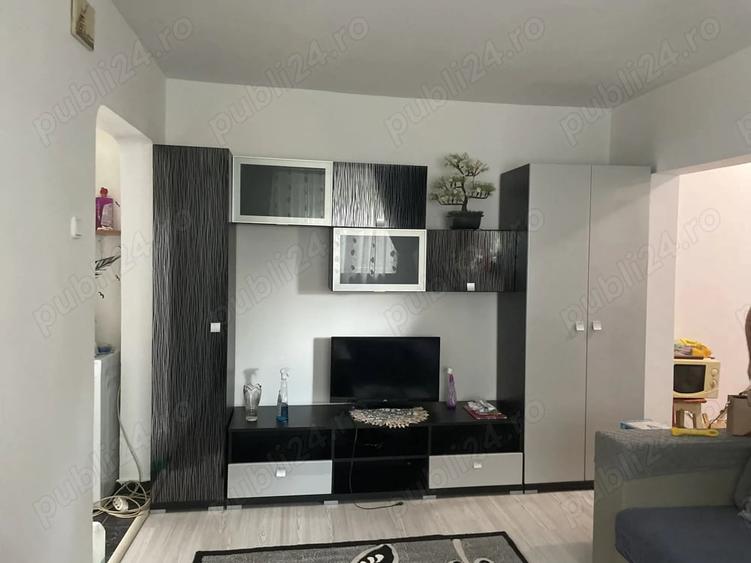 Apartament cu 3 camere semidecomandat în Trivale