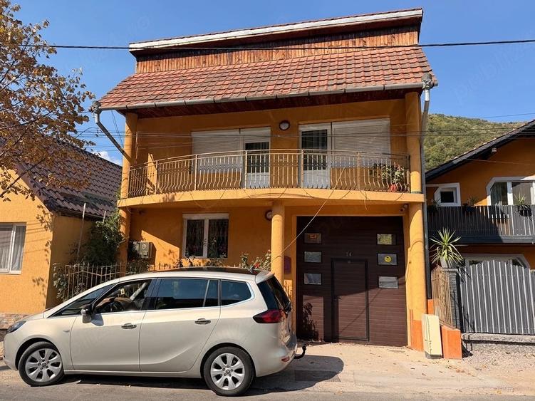 Casă cu Teren 1000 Mp în Central