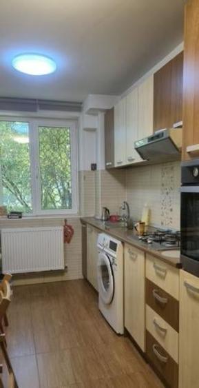 Apartament cu 4 camere semidecomandat în City Park Mall