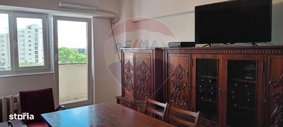 Apartament cu 3 camere decomandat în P-ța Spitalului