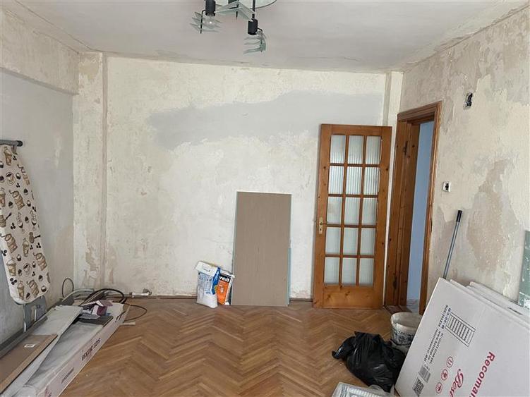 Apartament cu 4 camere decomandat, mobilat în Ultracentral