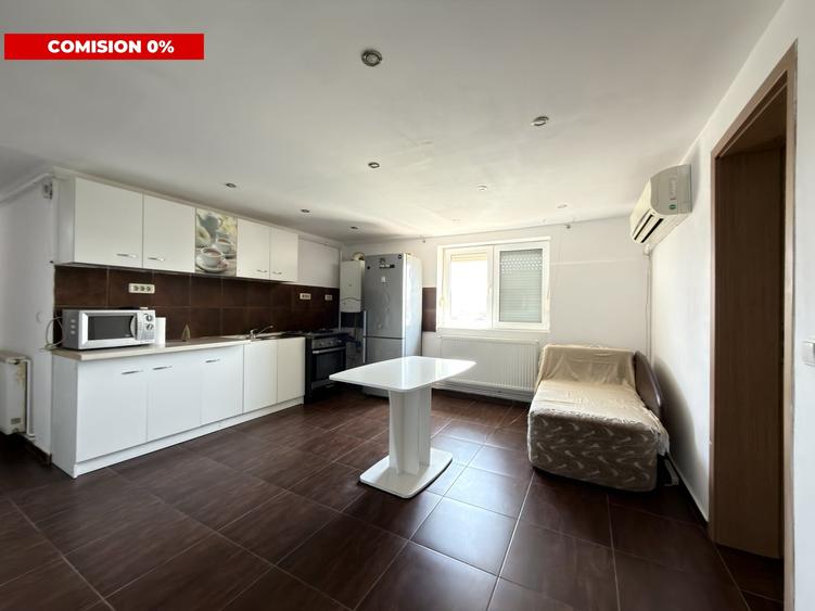 Apartament cu 3 camere semidecomandat, mobilat în Bucovina