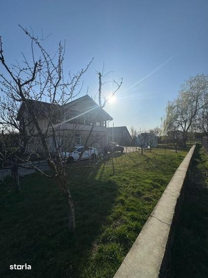 Casă cu 4 camere cu Teren 1400 Mp în Central
