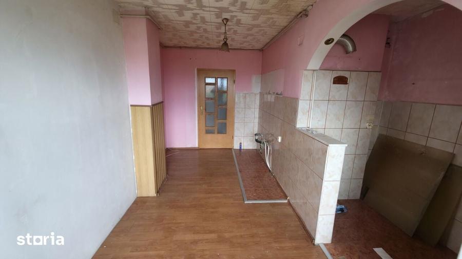 Apartament cu 4 camere decomandat în Tolstoi