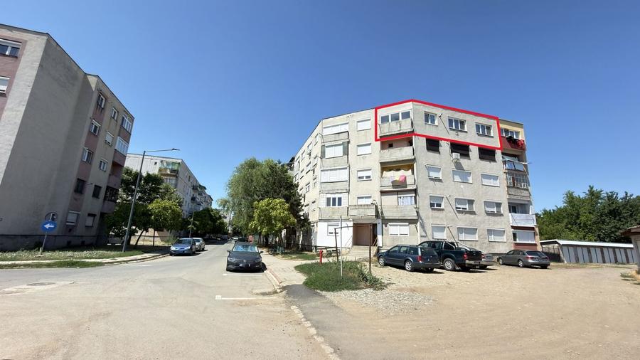 Apartament cu 2 camere semidecomandat, mobilat în Est