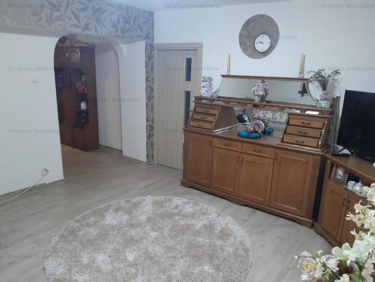 Apartament cu 2 camere semidecomandat în Buzaului