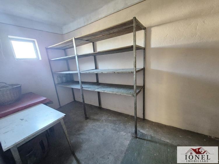 Casă individuală cu 3 camere cu Canalizare în Est