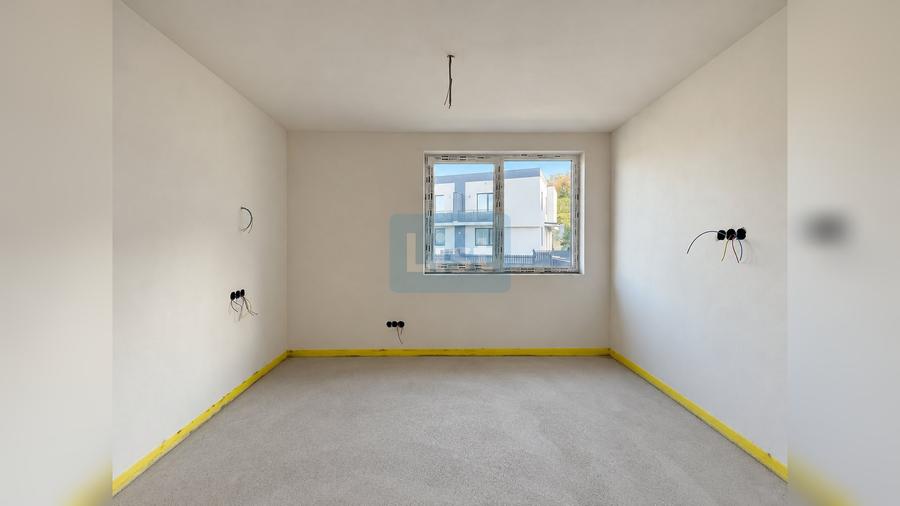 Duplex cu 4 camere cu Canalizare în Florești