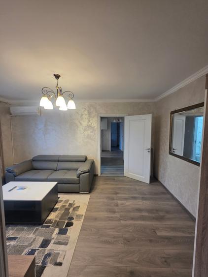 Apartament cu 3 camere semidecomandat în Ultracentral