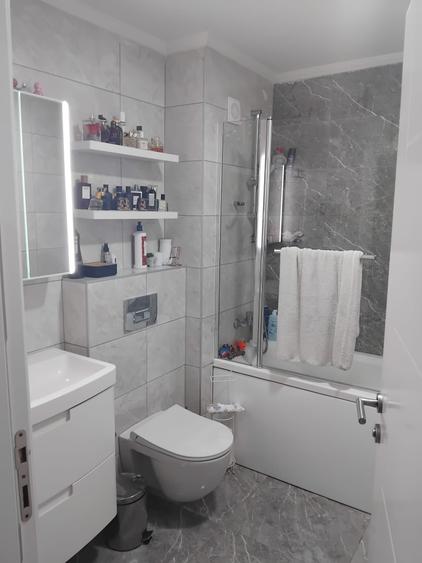 Apartament cu 3 camere decomandat în Energia