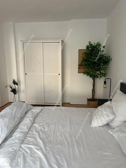 Apartament cu 2 camere semidecomandat în Soarelui