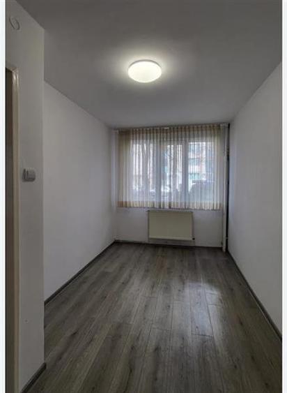 Apartament cu 3 camere semidecomandat în Tudorul Vechi