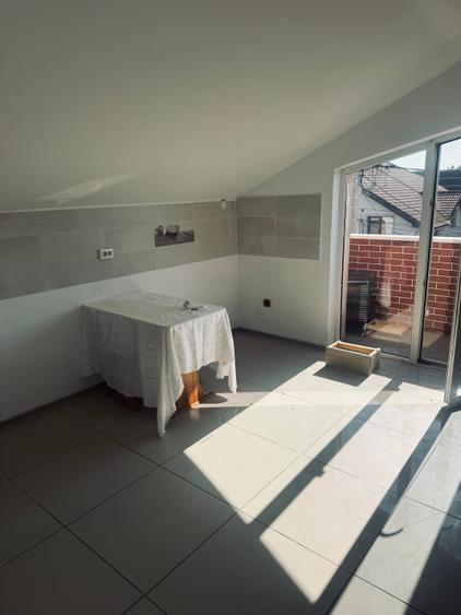 Apartament cu 3 camere semidecomandat în Chișoda