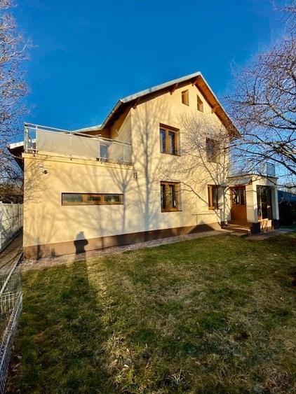 Casă individuală cu 7 camere cu Canalizare în Breaza