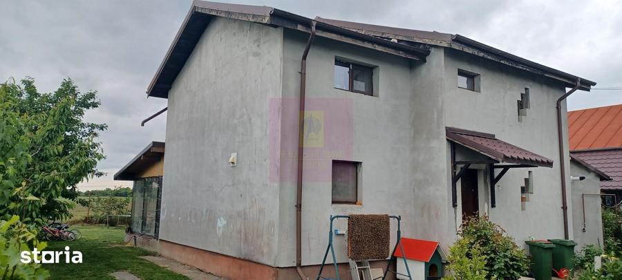 Sabareni, casa 2011, P+M 4 camere + dependin?e, curte 500 mp - 10