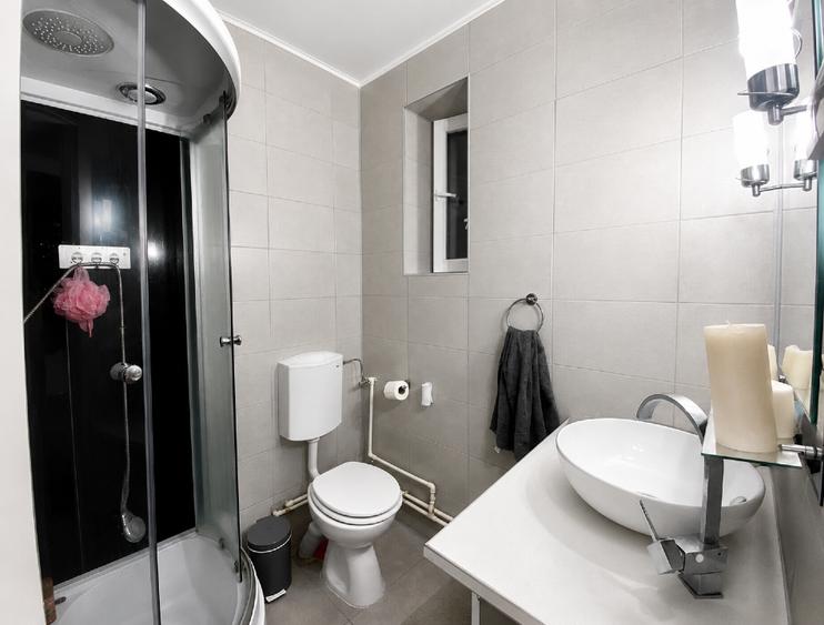 Apartament cu 2 camere semidecomandat, mobilat în Armeneasca