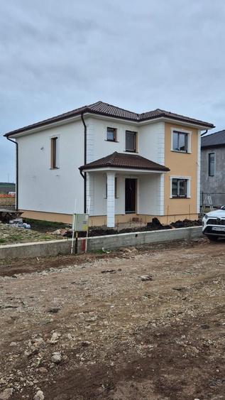 Casă individuală cu 5 camere cu Canalizare în Șura Mică