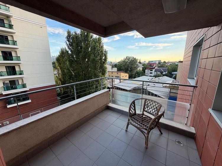 Apartament cu 3 camere decomandat în Tei