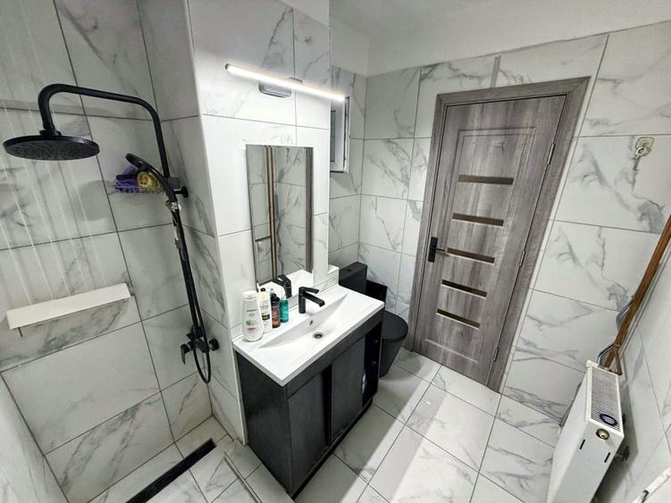 Apartament cu 3 camere decomandat în Republicii