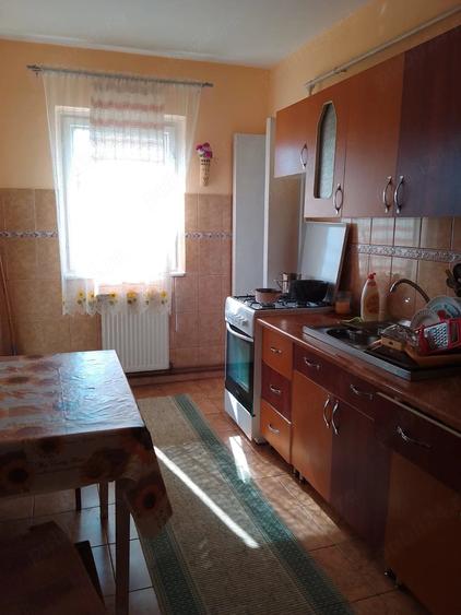 Apartament cu 4 camere decomandat în Gemenii
