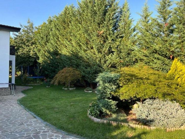 Casă individuală cu 7 camere cu Teren 1576 Mp în Snagov