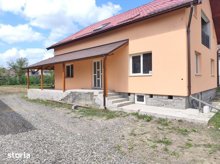 Casă cu 5 camere cu Teren 1100 Mp în Ernei