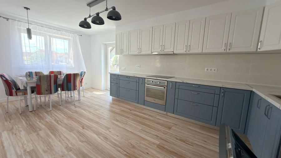 Casă cu 5 camere cu Teren 300 Mp în Tineretului