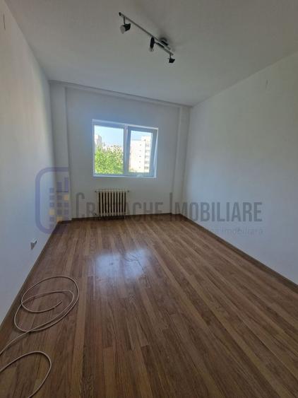 Apartament cu 3 camere decomandat, mobilat în Tineretului