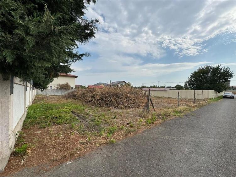 Teren Construcții intravilan de 850 mp, în Vest