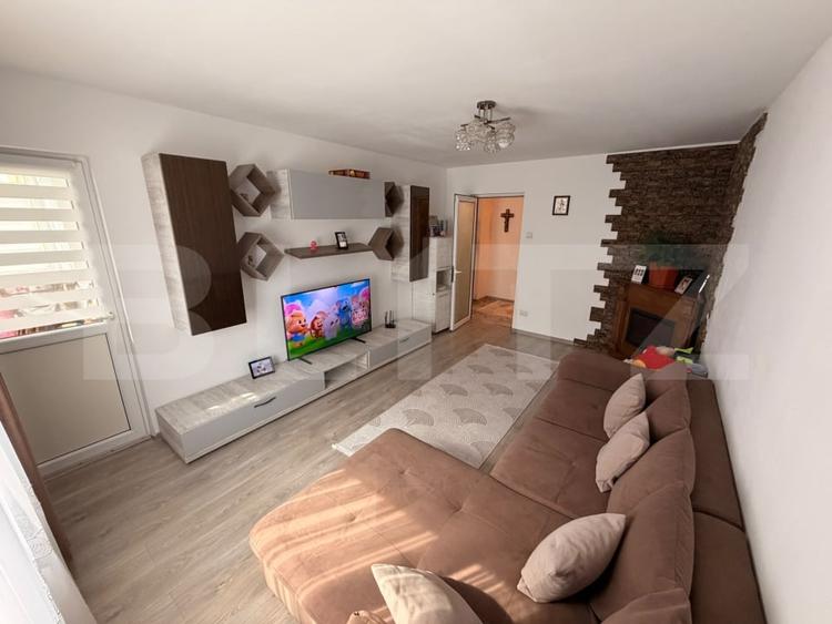 Apartament cu 3 camere decomandat, mobilat în Micro 11