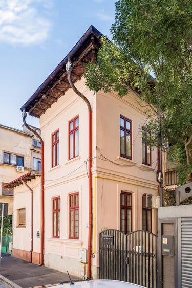Apartament cu 2 camere semidecomandat în Banu Manta