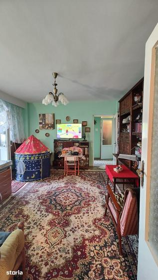 Apartament cu 3 camere semidecomandat în Central