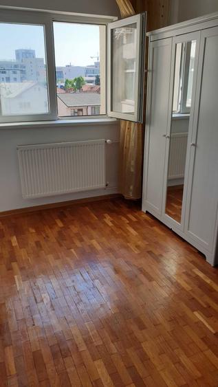 Apartament cu 4 camere semidecomandat în Ștefan cel Mare