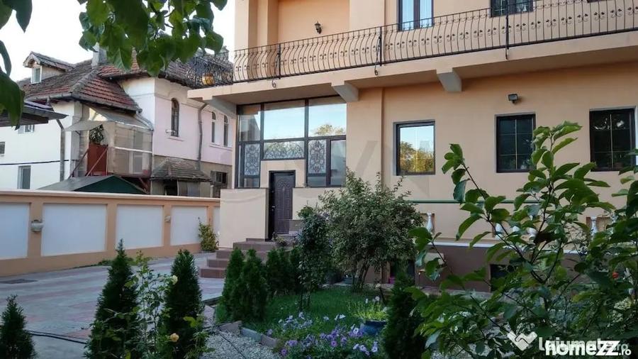 Casă cu 7 camere cu Teren 400 Mp în Cotroceni