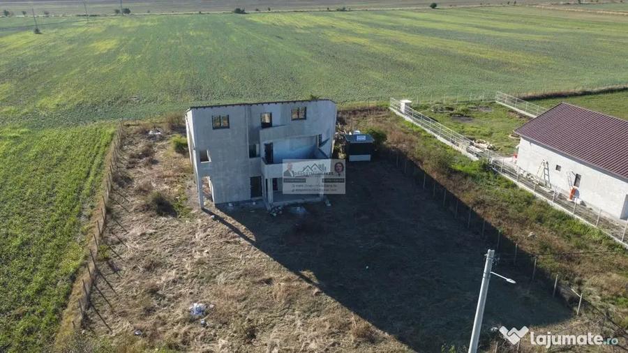 Casă cu 2 camere cu Teren 1500 Mp în Munteni