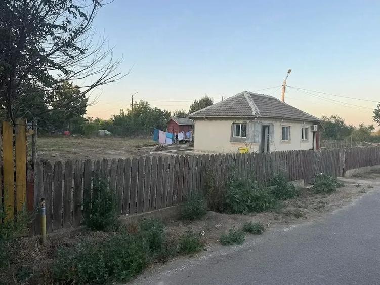 Casă cu Teren 1020 Mp în Jegălia