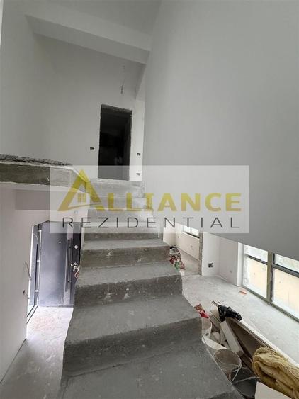 Casă individuală cu 3 camere decomandat cu Canalizare în Central