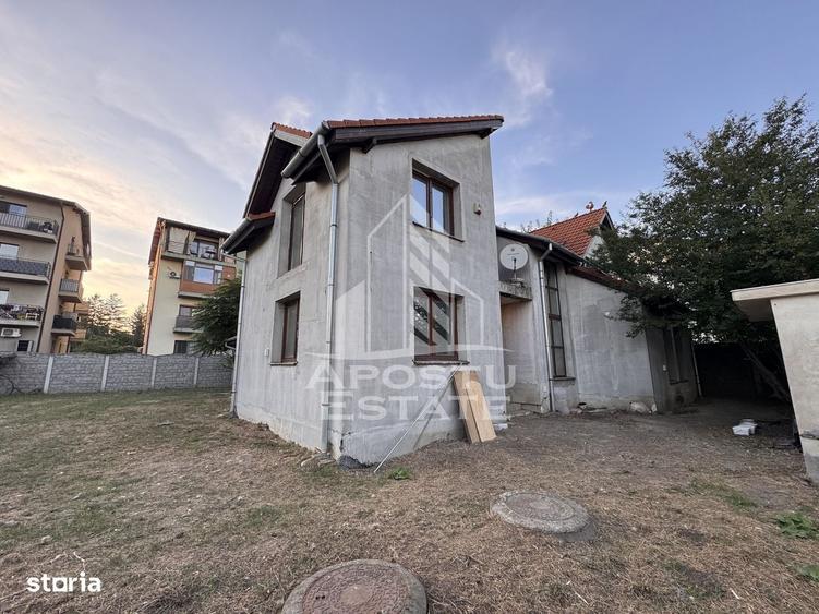Casă cu 4 camere în Central