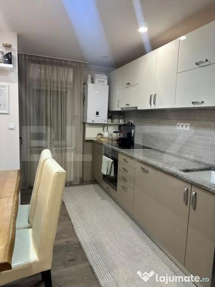 Apartament cu 3 camere decomandat, mobilat în Central