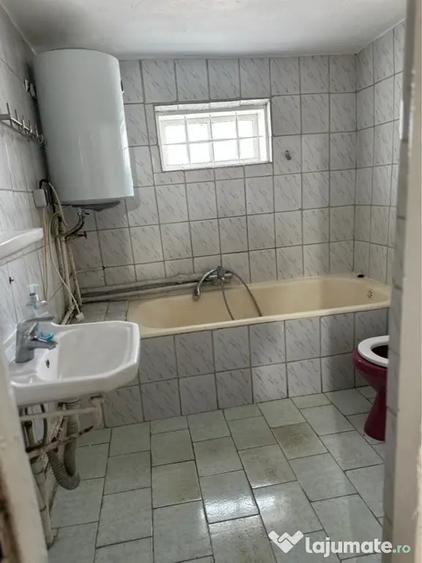 Casă cu 3 camere în Central