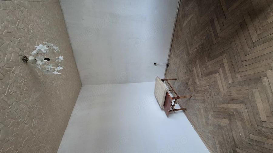 Apartament cu 2 camere nedecomandat în Central