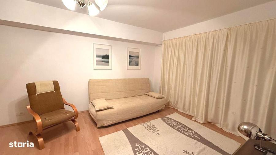 Apartament cu 3 camere semidecomandat în Grivița