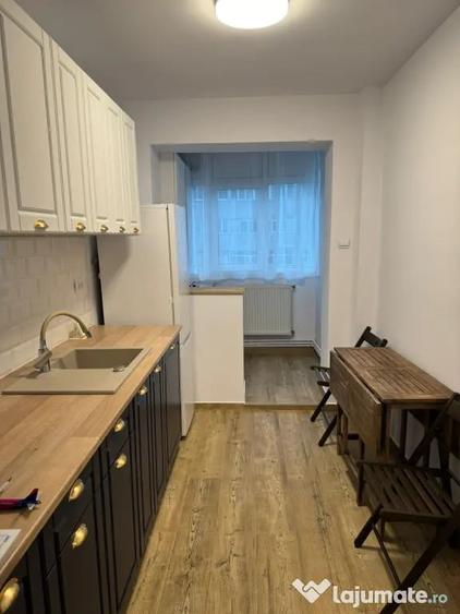 Apartament cu 3 camere decomandat în Podu Roș