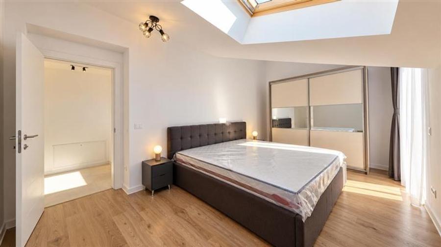 Penthouse cu 3 camere decomandat, mobilat în Bartolomeu