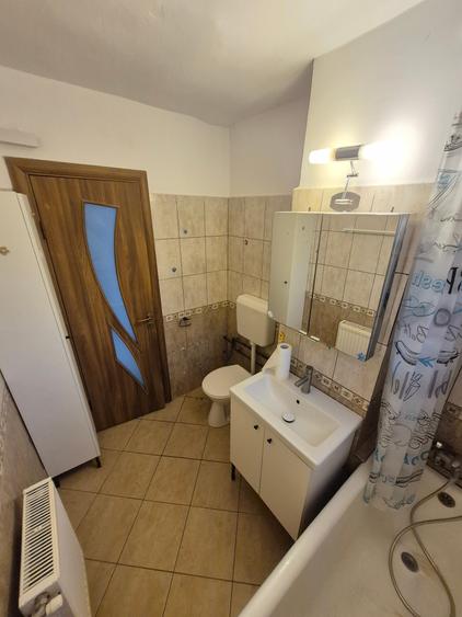 Apartament cu 3 camere decomandat în Spitalul Județean