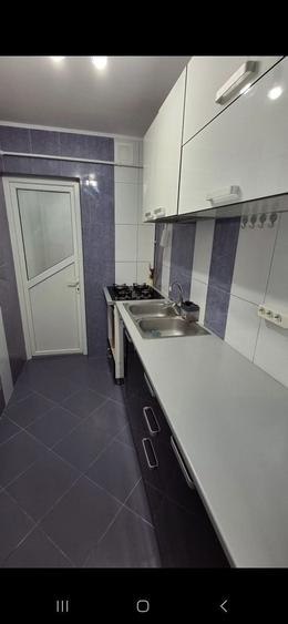 Apartament cu 3 camere semidecomandat în Exterior Vest